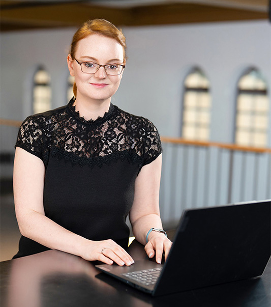 Kontakt zu SEO Berater Julia Hacker